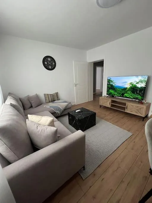 Modern Apt Near City Centre Shkoder Apartment