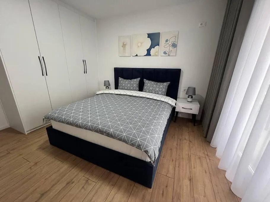 Modern Apt Near City Centre Shkoder Apartment